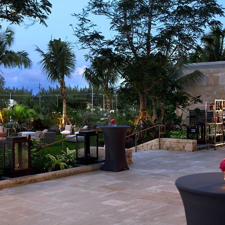 Kimpton Seafire Resort + Spa By Ihg West Bay Exterior photo